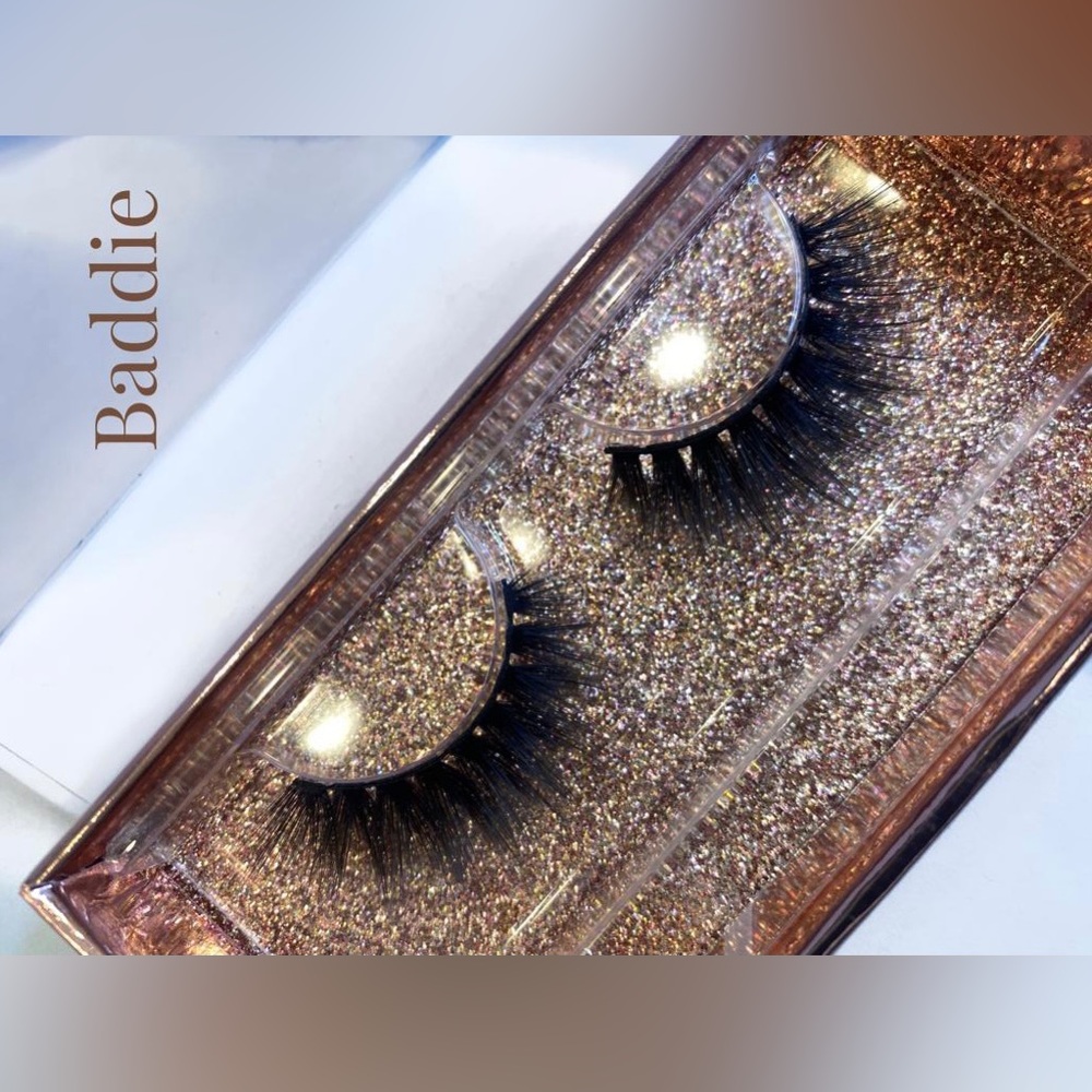 eyelashes